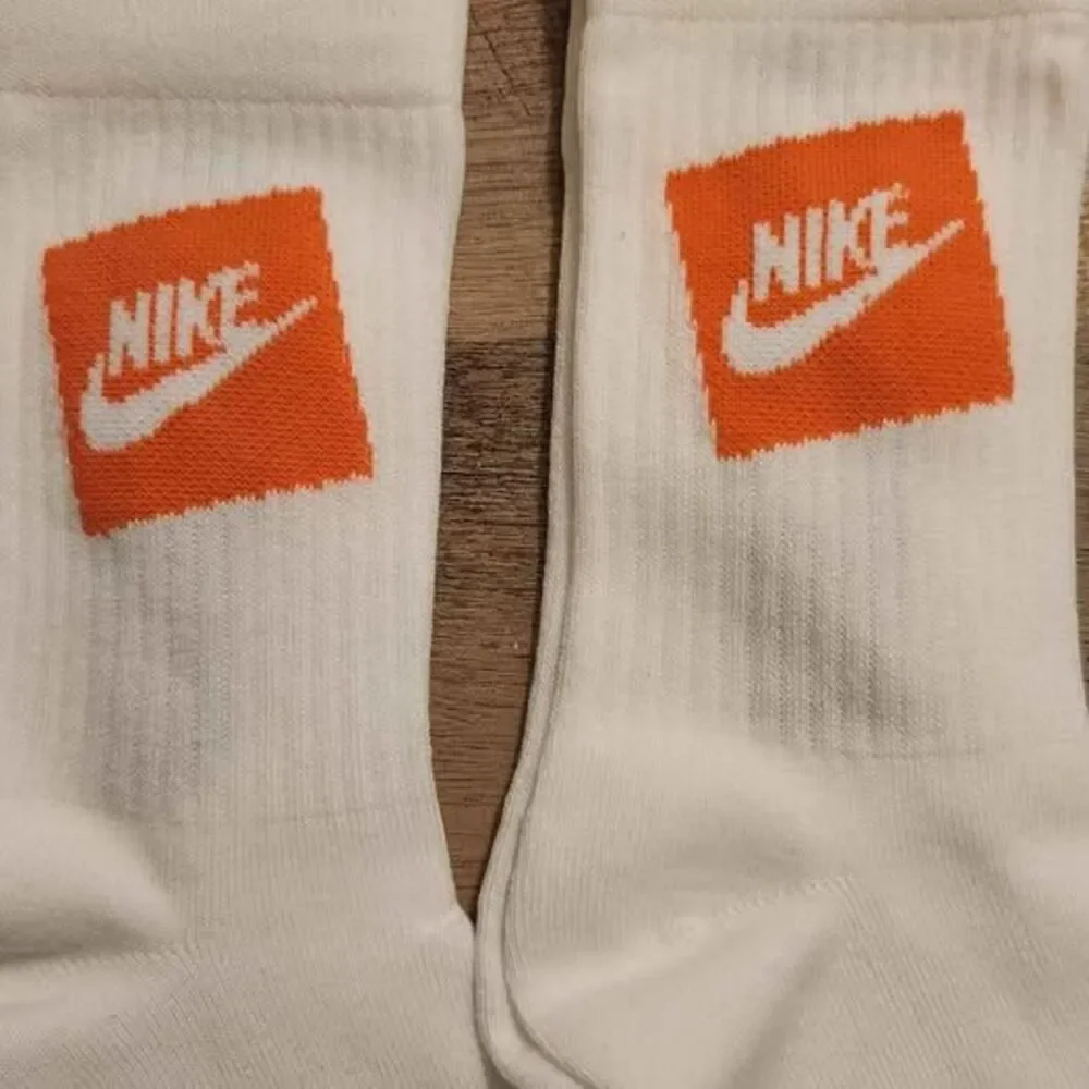 Nike pair crew